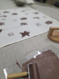 Load image into Gallery viewer, Holiday Lino Cutting Workshop
